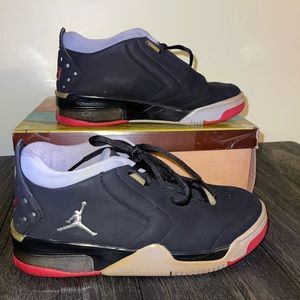 EXTREMELY WORN Boys Air Jordan. (6.5)